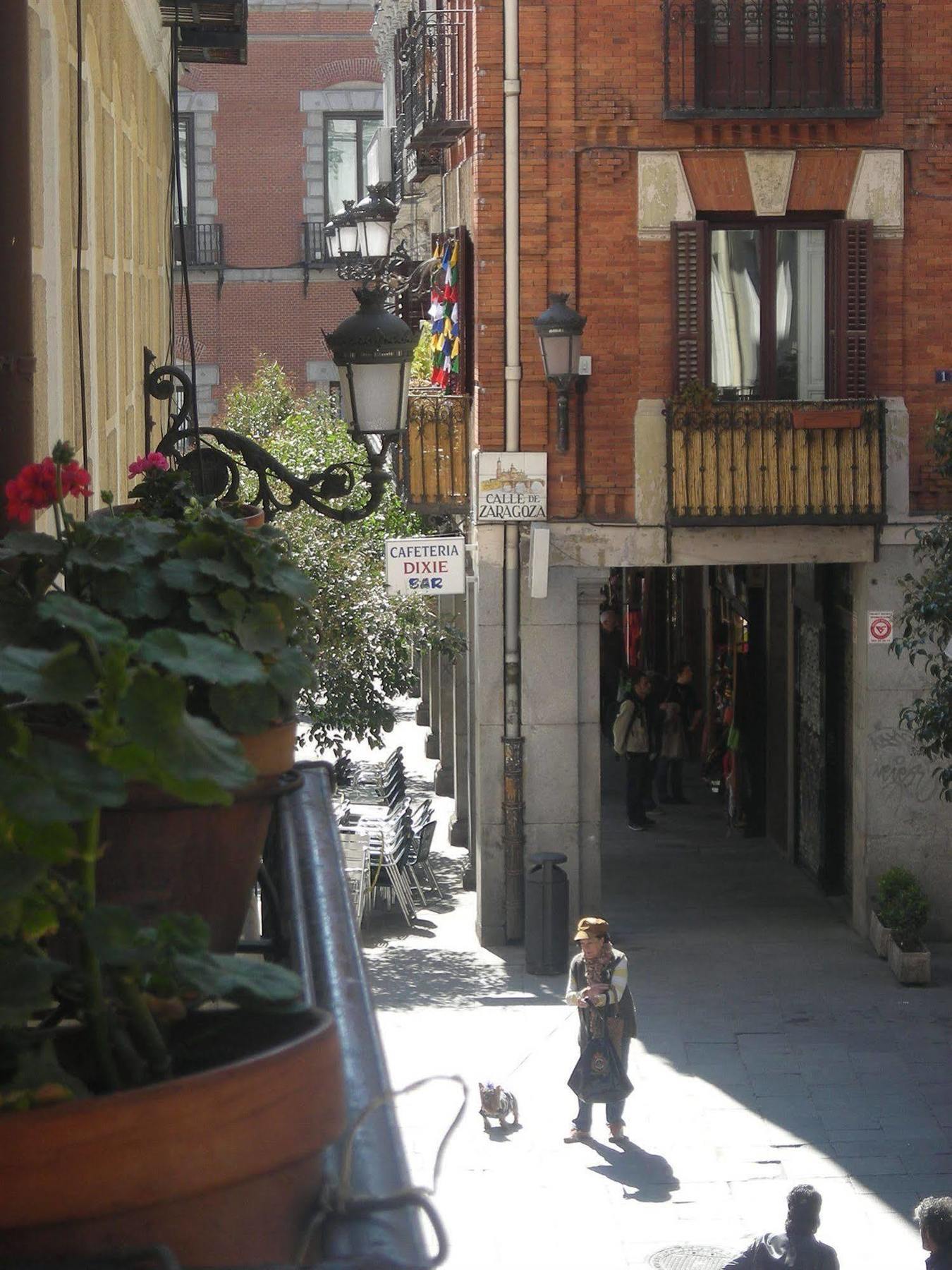 Hostal Comercial Madrid Exterior foto