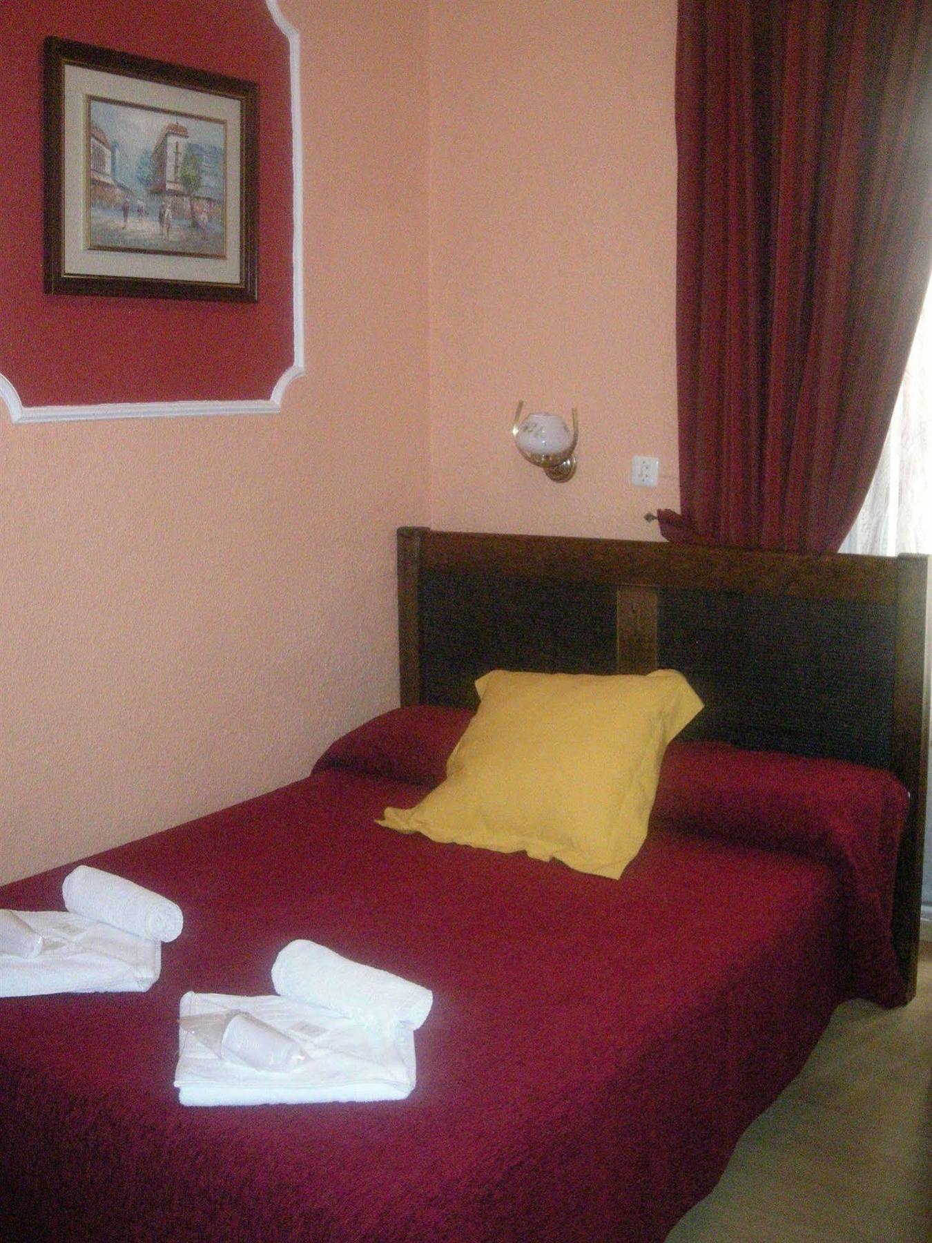 Hostal Comercial Madrid Exterior foto